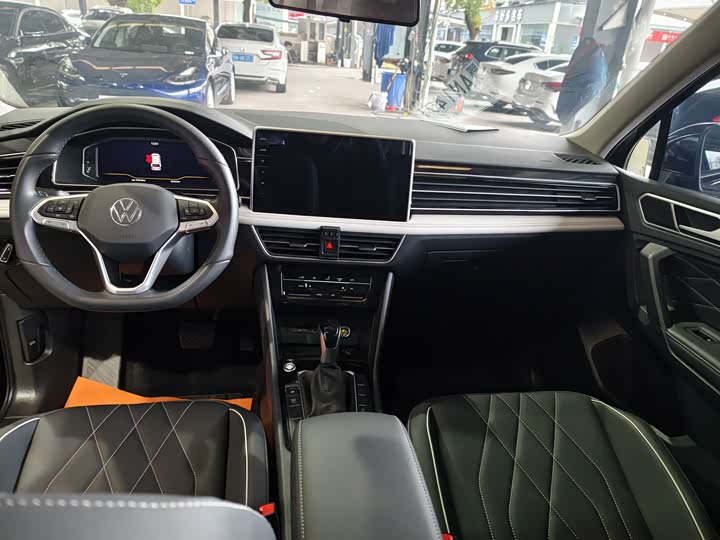 Фото 8 - Volkswagen Tiguan L Pro