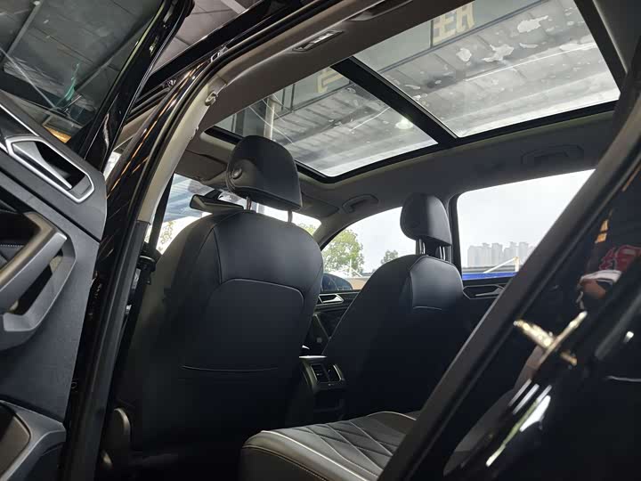 Фото 9 - Volkswagen Tiguan L Pro