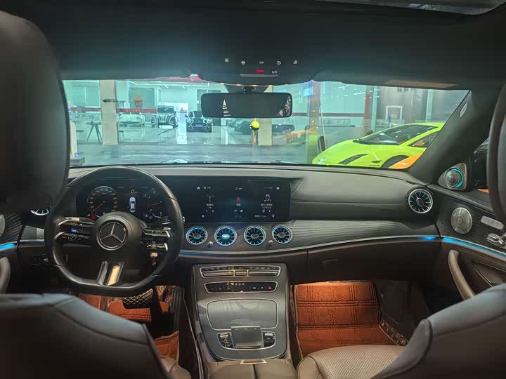 Photo 8 - Mercedes-Benz E-Class