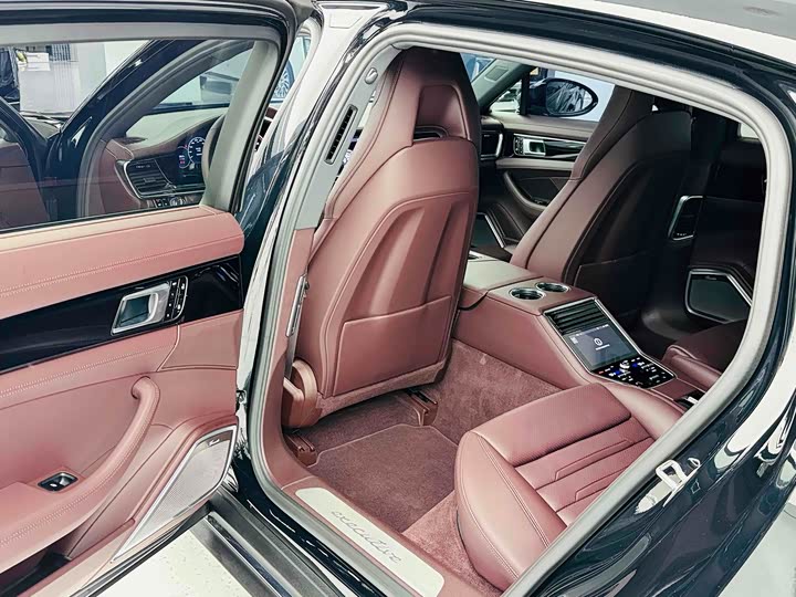 Фото 7 - Porsche Panamera Hybrid