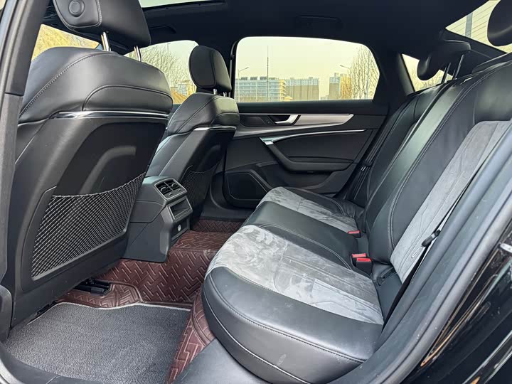 Фото 5 - Audi A6L