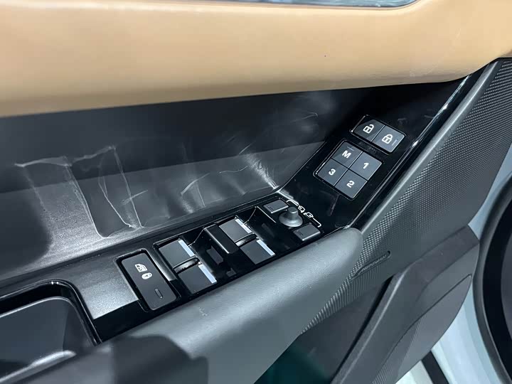 Фото 6 - Land Rover Range Rover Velar