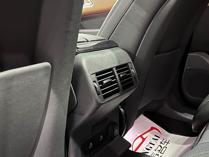 Фото 9 - Land Rover Range Rover Velar