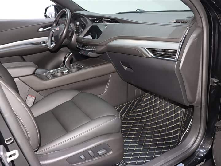 Фото 8 - Cadillac XT4