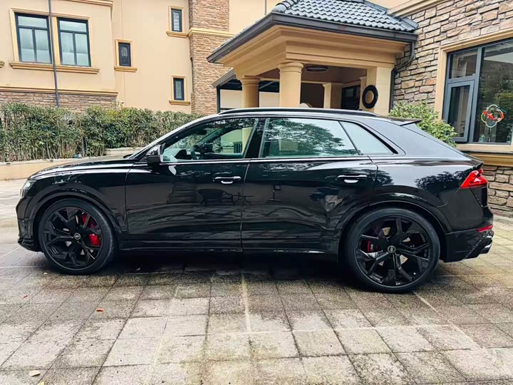 Фото 6 - Audi RS Q8