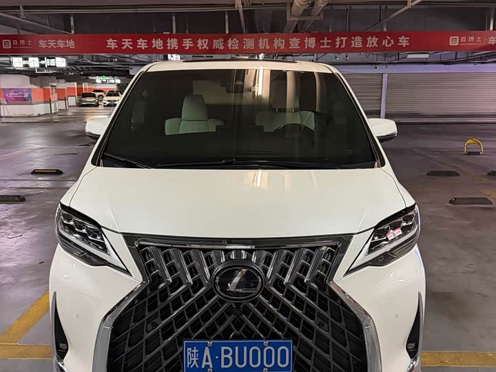 Фото 1 - Lexus LM