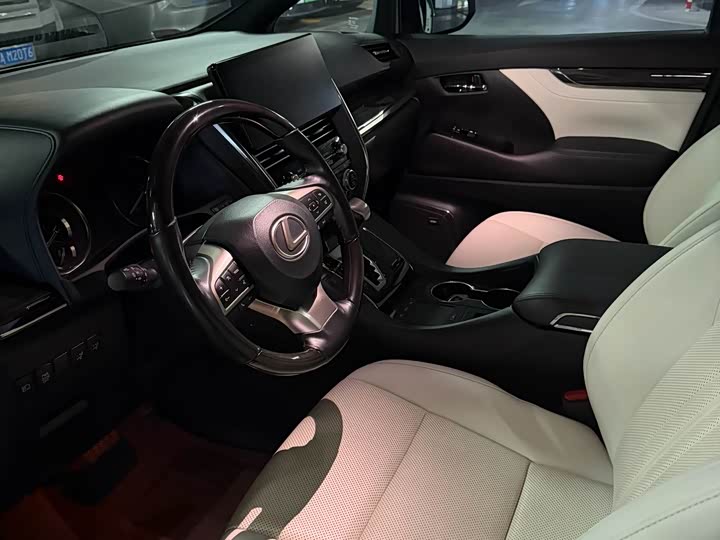 Фото 4 - Lexus LM