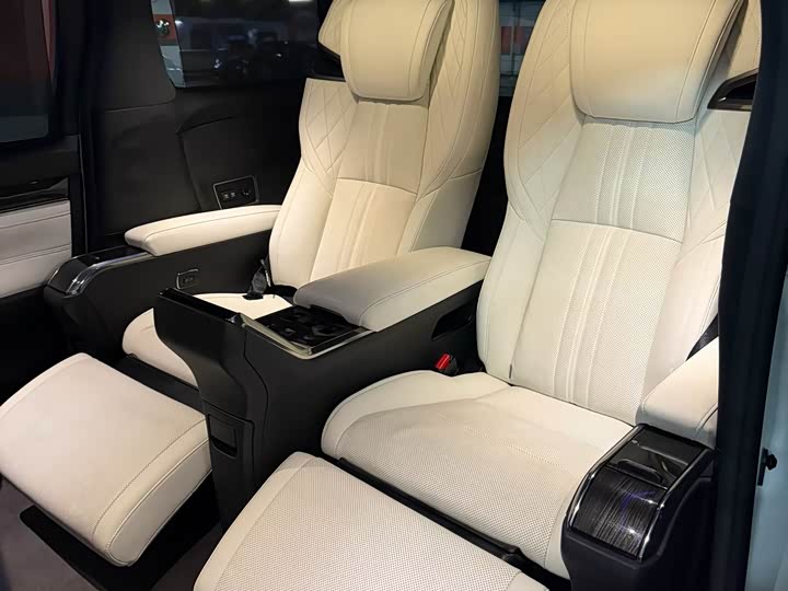 Фото 5 - Lexus LM