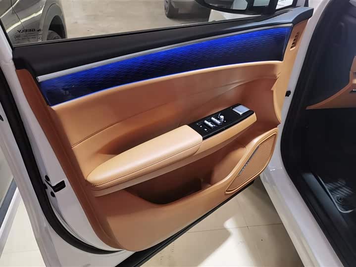 Фото 7 - Geely Galaxy L7