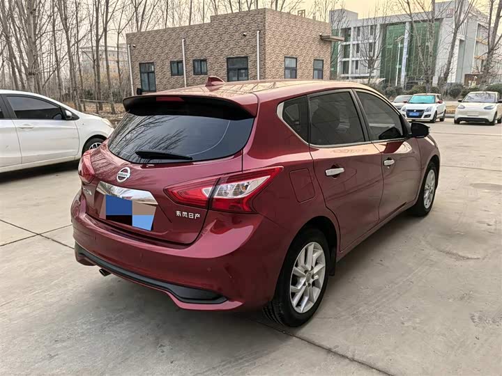 Фото 5 - Nissan Tiida