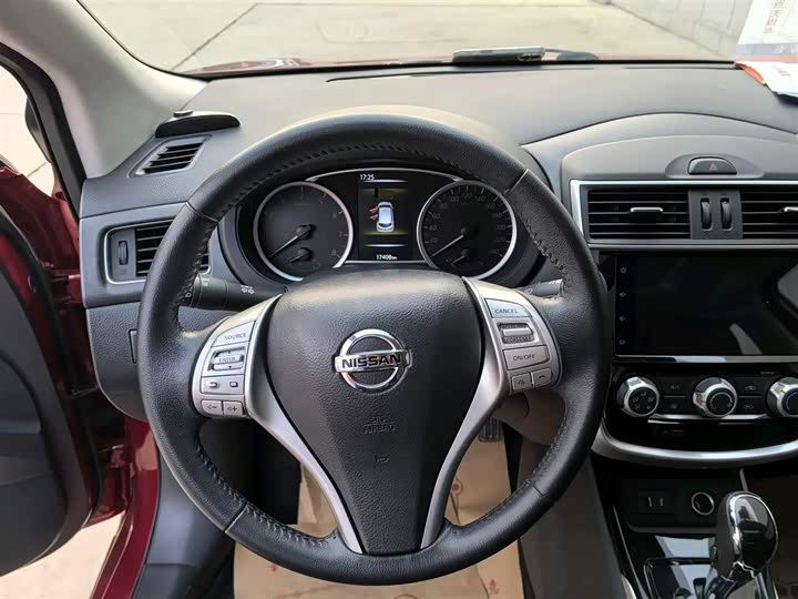 Фото 9 - Nissan Tiida