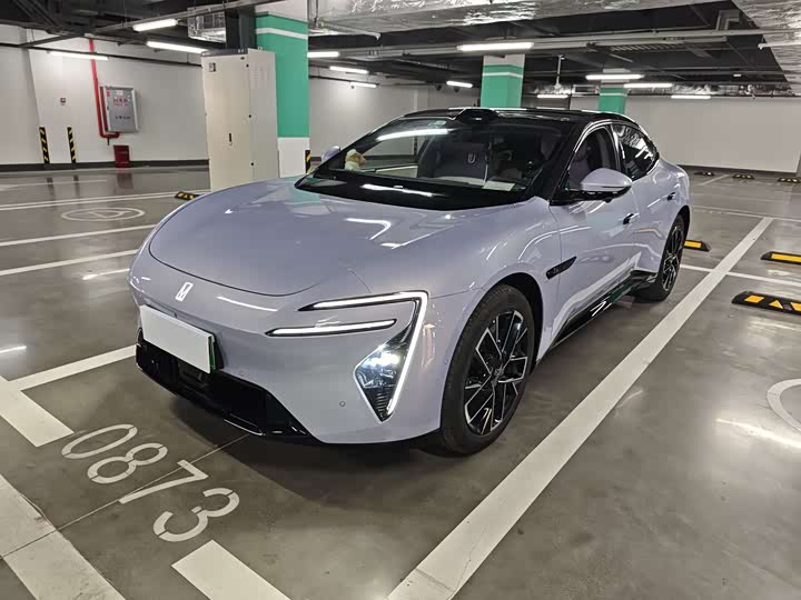 Фото 1 - Avatr 06