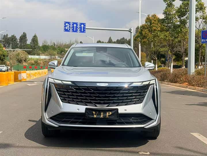 Фото 2 - Geely Atlas L