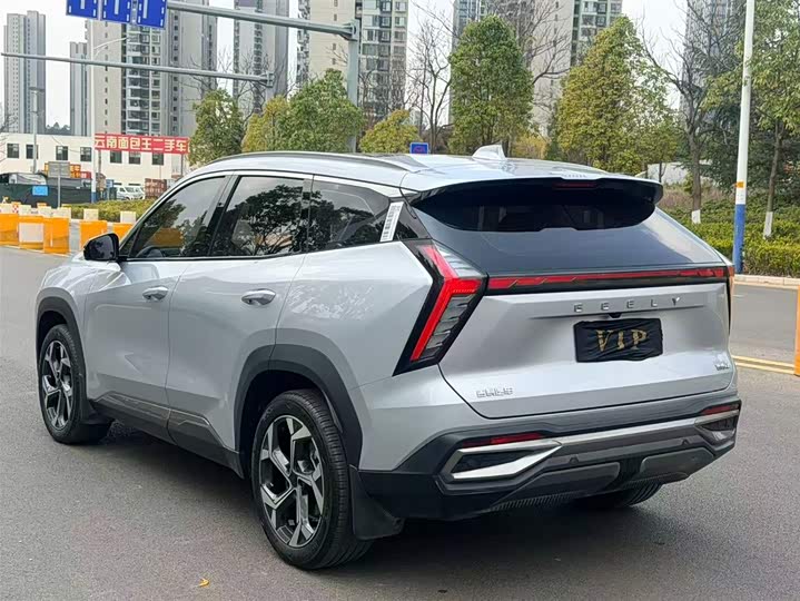 Фото 8 - Geely Atlas L