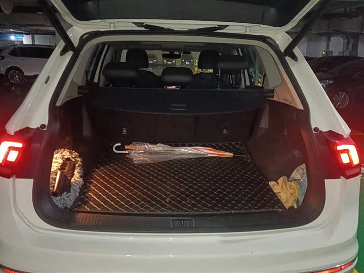 Фото 4 - Volkswagen Tiguan L Hybrid