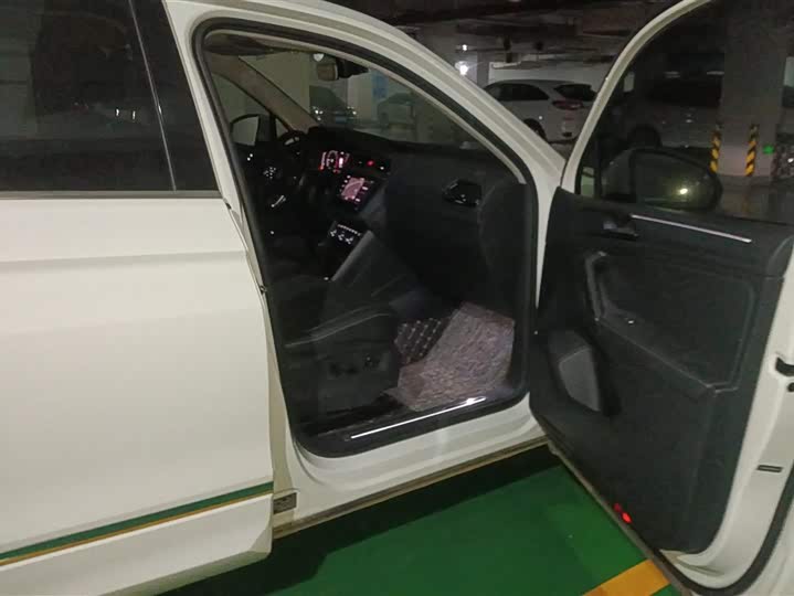 Фото 8 - Volkswagen Tiguan L Hybrid