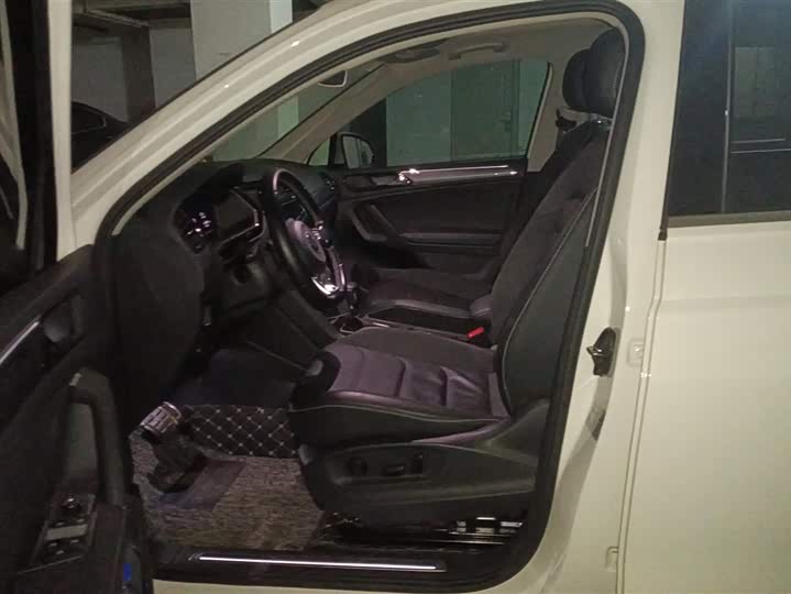 Фото 9 - Volkswagen Tiguan L Hybrid