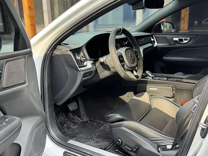 Фото 4 - Volvo S60