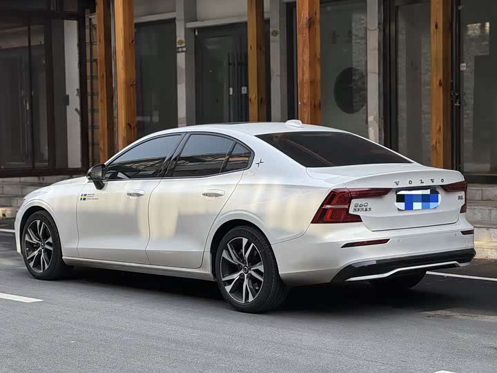 Фото 7 - Volvo S60