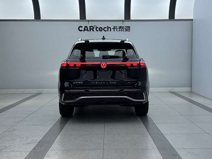 Photo 4 - Volkswagen Tiguan L Pro