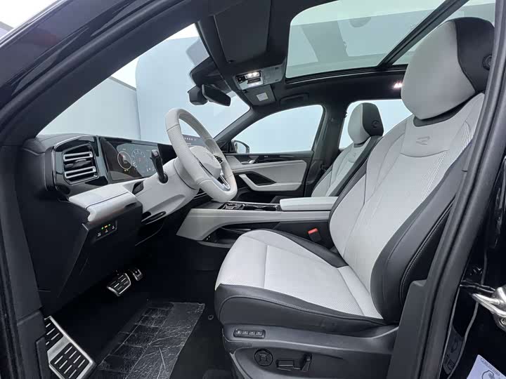 Photo 9 - Volkswagen Tiguan L Pro