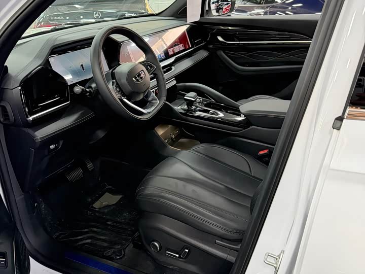 Фото 4 - Geely Monjaro