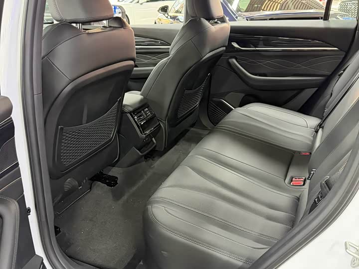 Фото 5 - Geely Monjaro