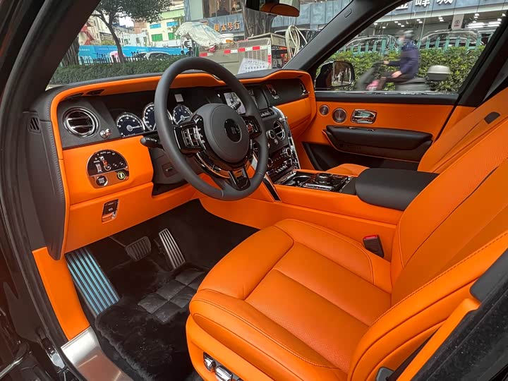 Фото 6 - Rolls-Royce Cullinan