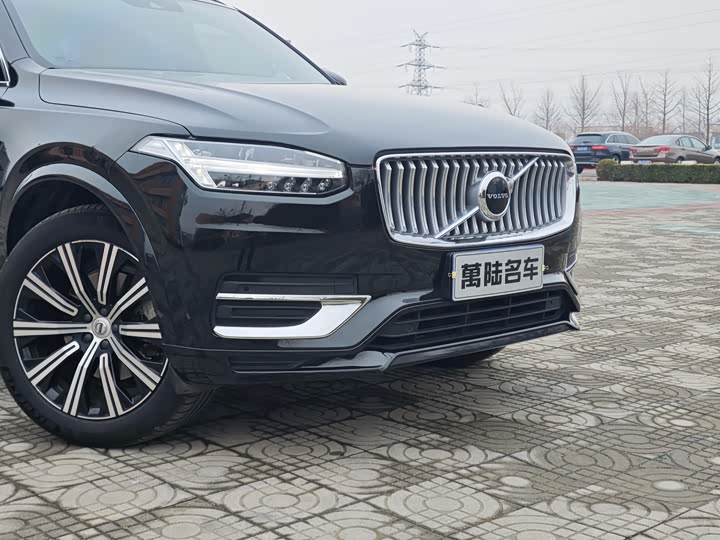 Фото 7 - Volvo XC90