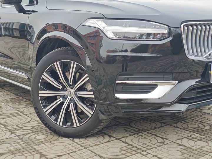Фото 8 - Volvo XC90