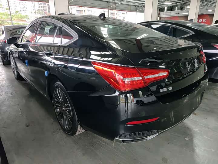 Фото 9 - Hongqi H5