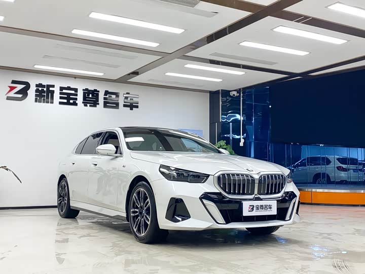 Фото 3 - BMW 5 Series