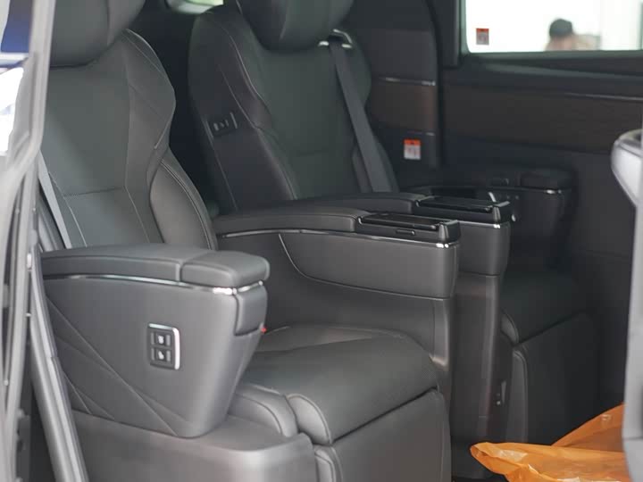 Photo 5 - Toyota Vellfire