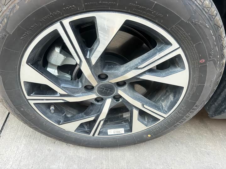 Фото 3 - Geely Galaxy L7