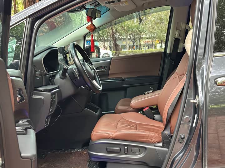 Фото 8 - Honda Odyssey