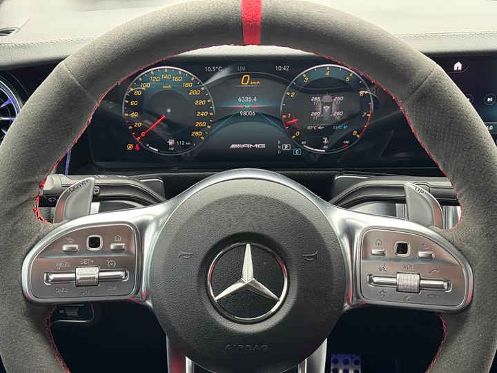 Photo 4 - Mercedes-Benz GLB-Class AMG