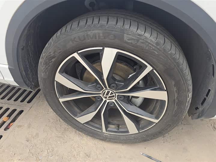 Photo 6 - Volkswagen T-Roc