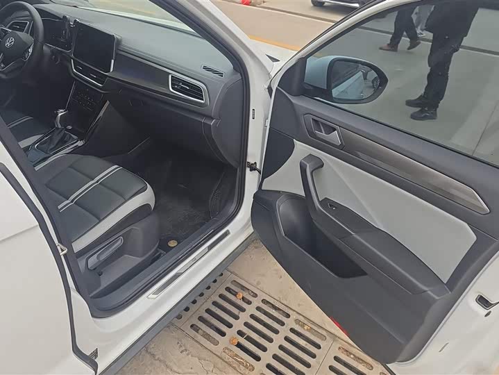 Photo 8 - Volkswagen T-Roc