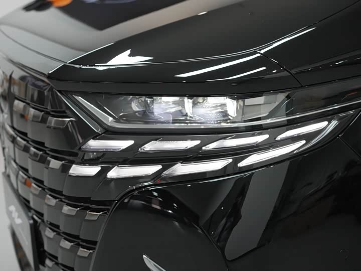 Photo 3 - Toyota Alphard