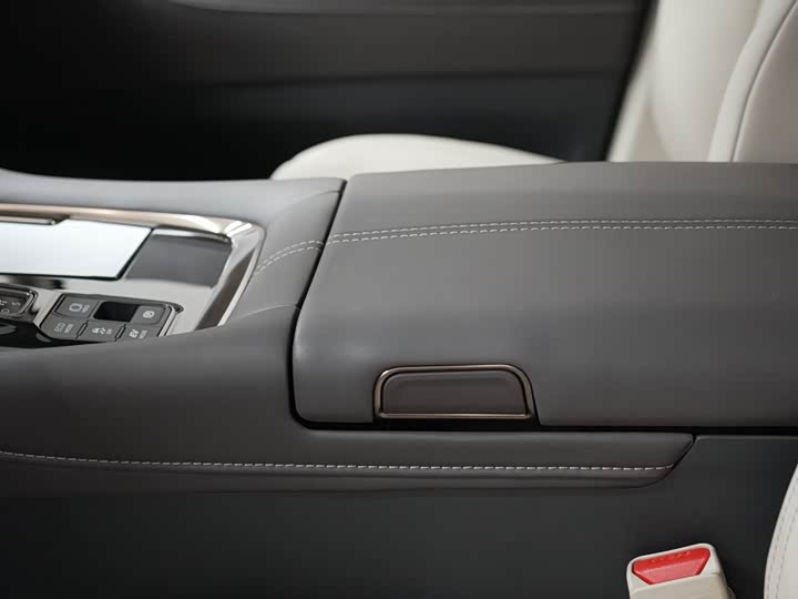 Photo 9 - Toyota Alphard