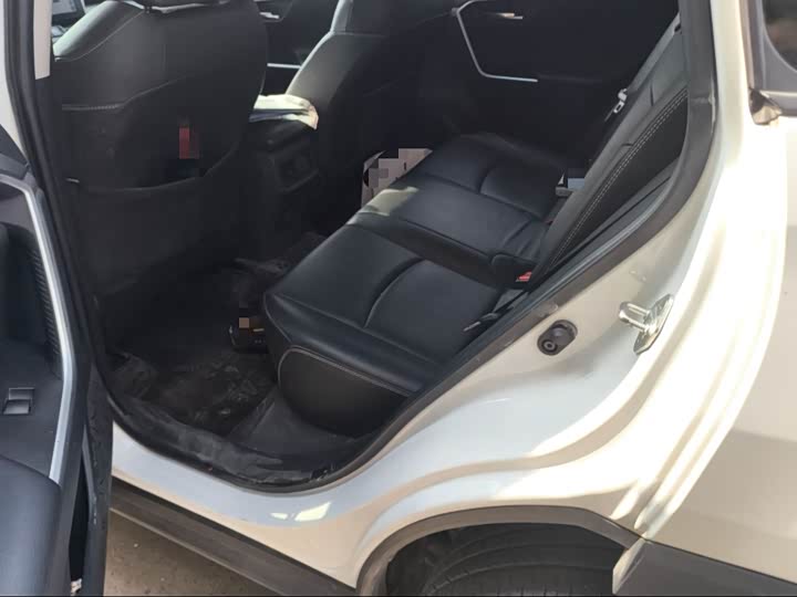 Фото 5 - Toyota RAV4