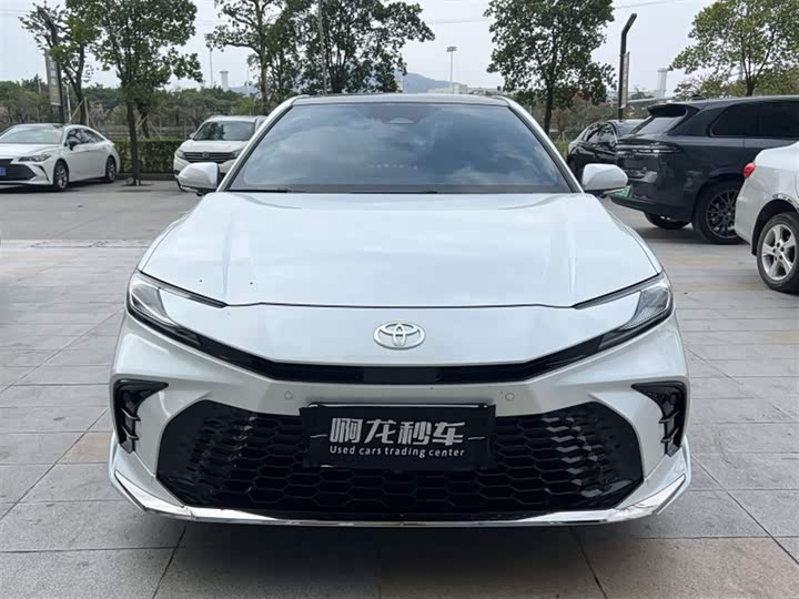 Фото 2 - Toyota Camry