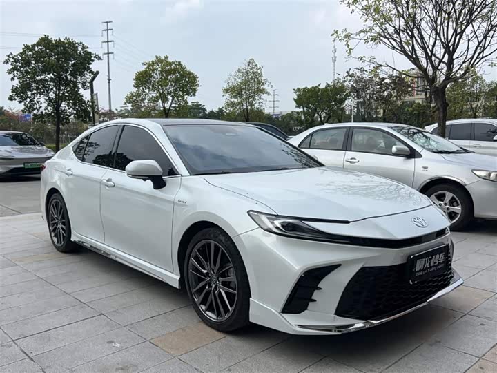 Фото 3 - Toyota Camry