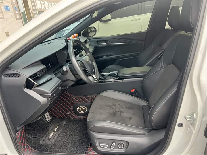 Фото 4 - Toyota Camry