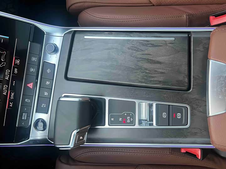 Фото 7 - Audi A6L