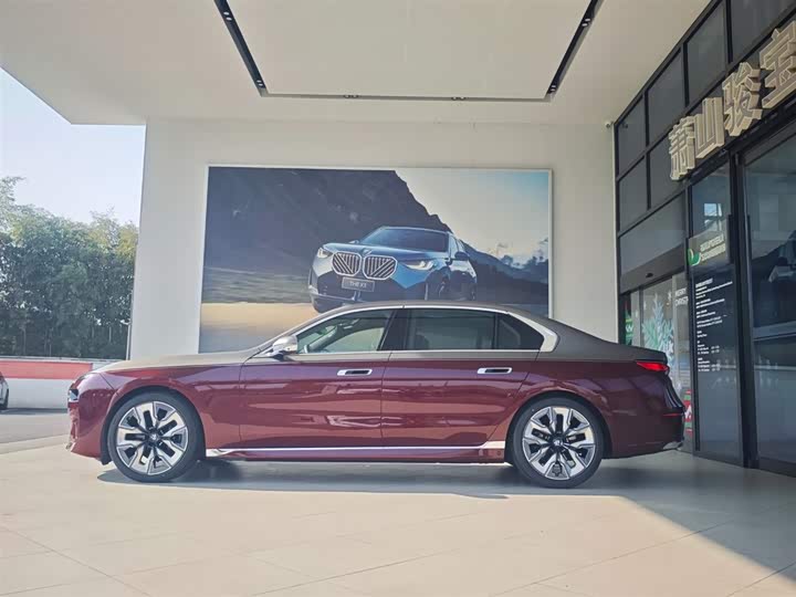 Фото 2 - BMW 7 Series