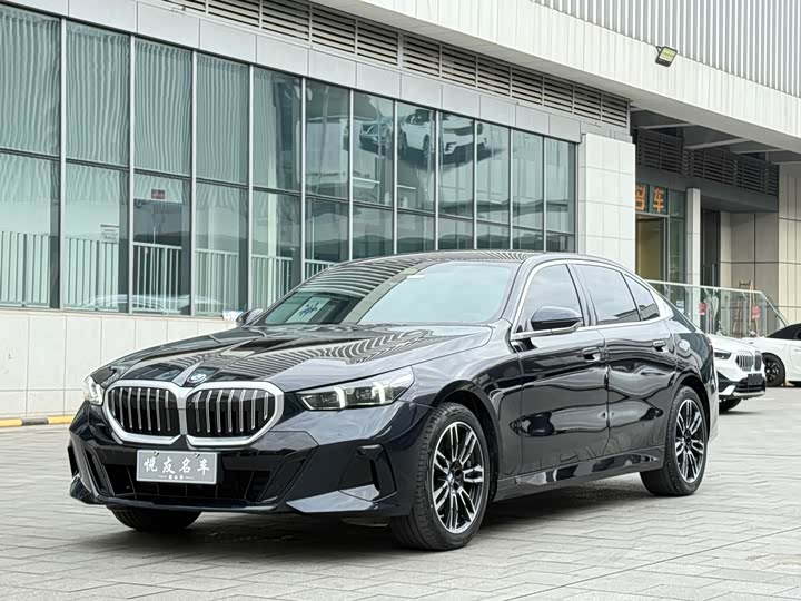 Фото 1 - BMW 5 Series