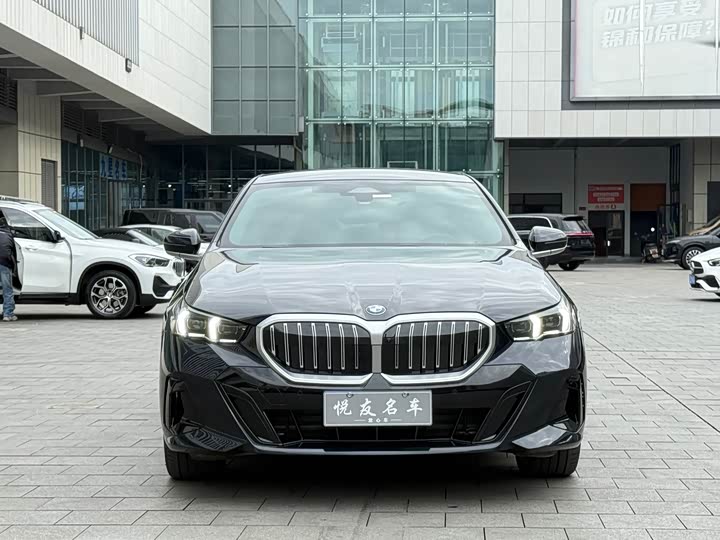 Фото 2 - BMW 5 Series
