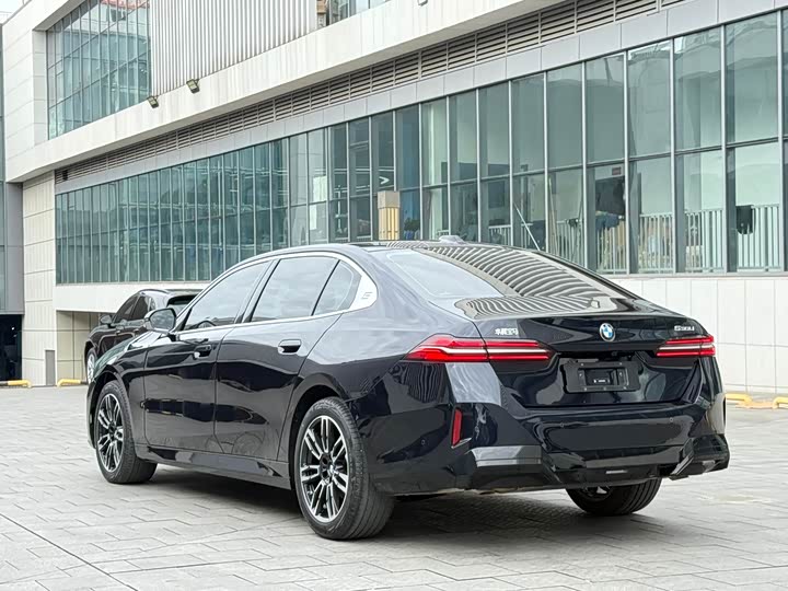 Фото 5 - BMW 5 Series