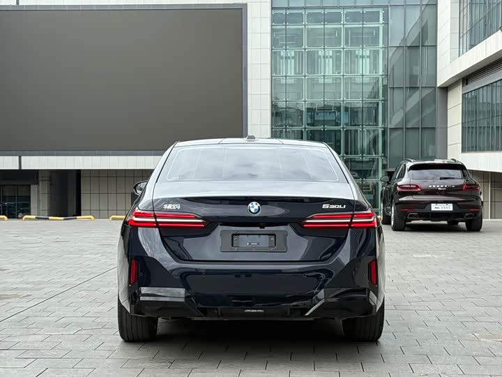 Фото 6 - BMW 5 Series